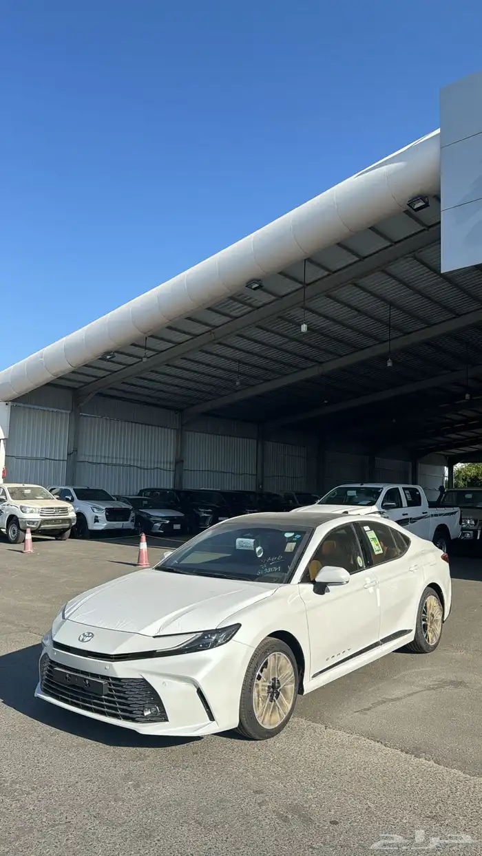 تويوتا كامري 2025 فئة قراندي بنزين فل كامل سعودي بطاقة جمرك 2