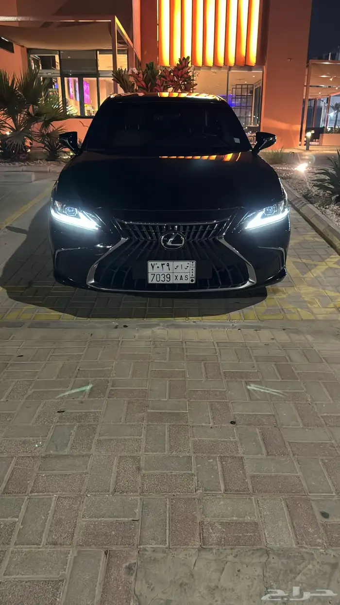 لكزس ES 2025 للتقبيل 3