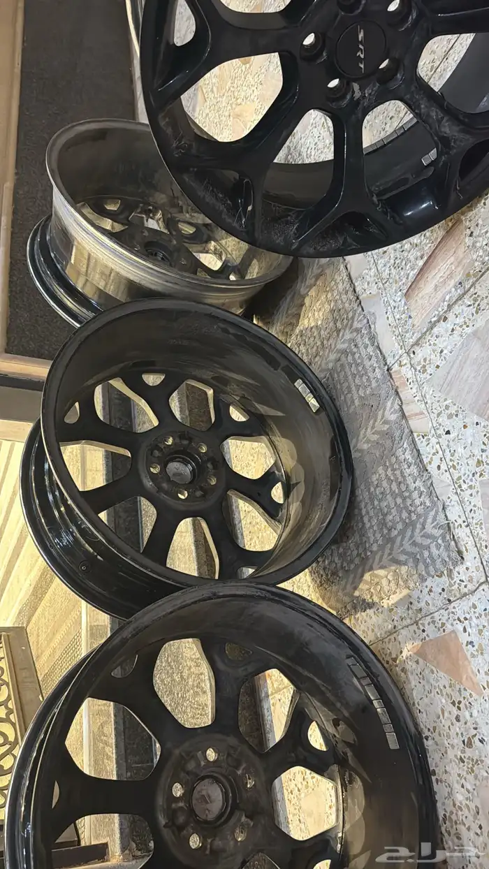 جنط كرايسلر Rt وكاله اربع جنوط لونها الاصلي سلفر مرشوشه 0