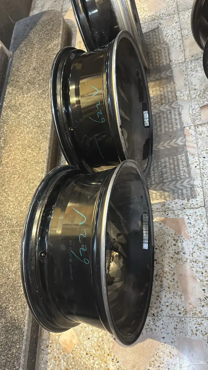 جنط كرايسلر Rt وكاله اربع جنوط لونها الاصلي سلفر مرشوشه 2