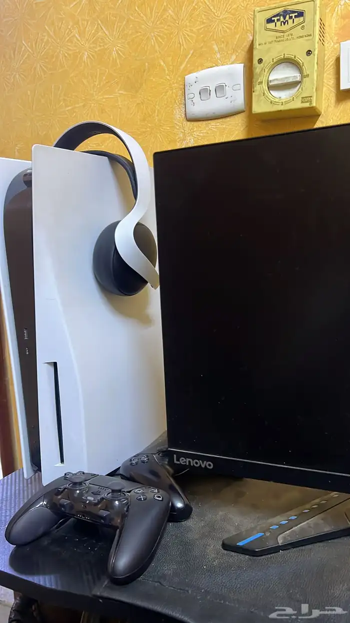 سوني 5 معي يد عاديه مع يد الاحترافيه حقت سوني مع شاشه تدعم 0