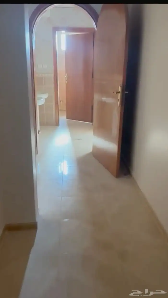 شقة للإيجار 4 غرف حي الصالحية أ 1