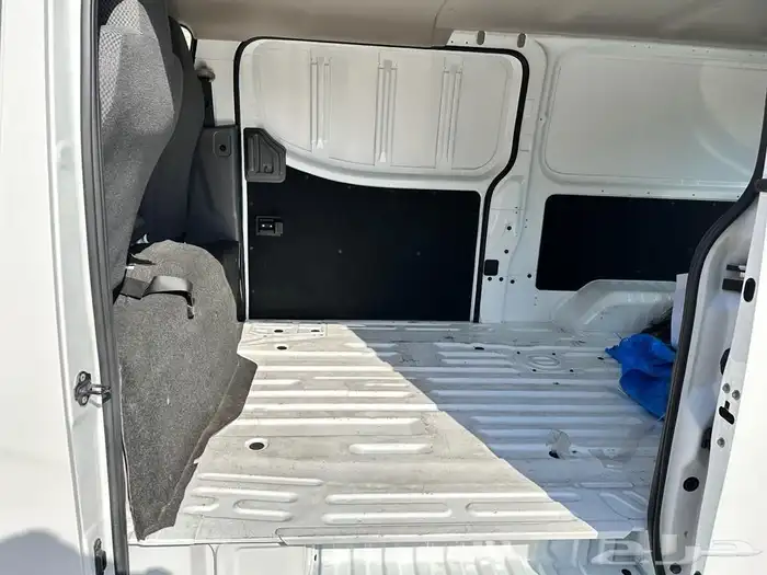 نيسان اورفان 2021 ديزل بضاعه جير عادي نضيف محركاته وكاله 6