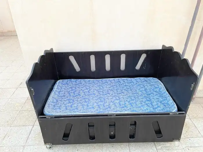 سرير اطفال كبير نظيف 0