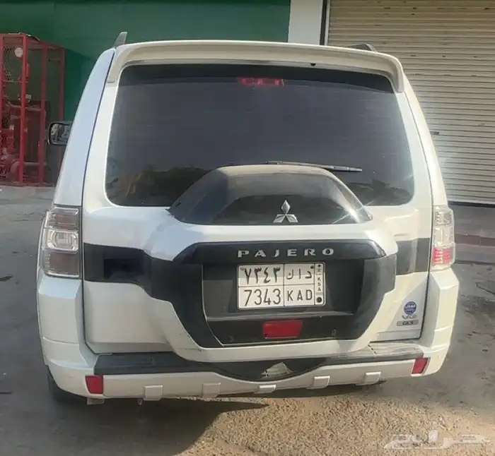 السياره   باجيرو الموديل  2016 2