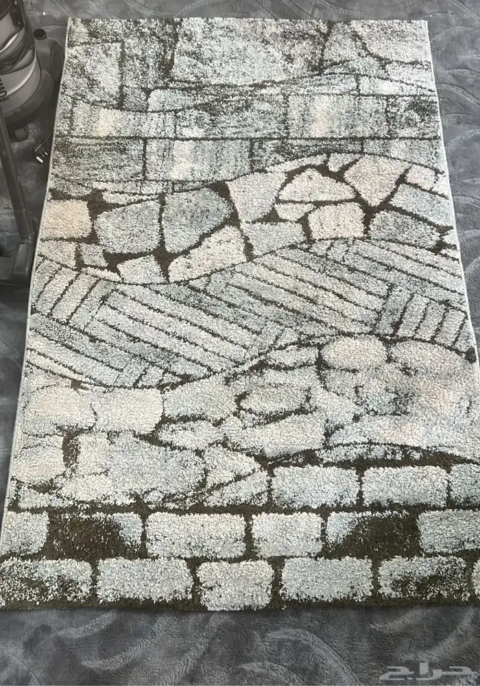 مكانس كهربائية و سماعات و سجاد للبيع 4