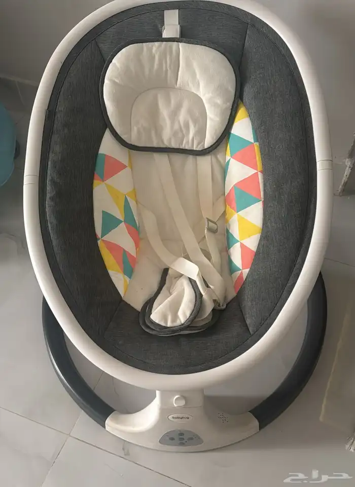 سرير وجلاسه ودراجه اطفال عمر سنه وأقل 2