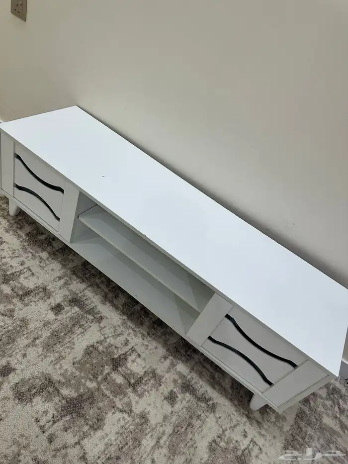 للبيع سرريرين وكومدينه وتسريحه وطاولة تلفزيون 1