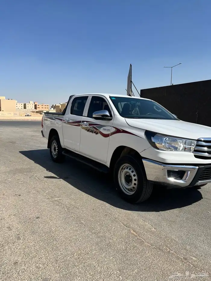 للبيع هايلوكس دبل بنزين على الشرط 2