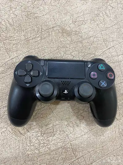 سوني4 مادخلت صيانه بحالة وكالته مع يده اصليه وكامل ملحقاته index