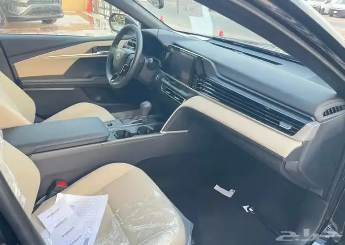 تويوتا كامري استاندر موديل 2025 لون اسود 7