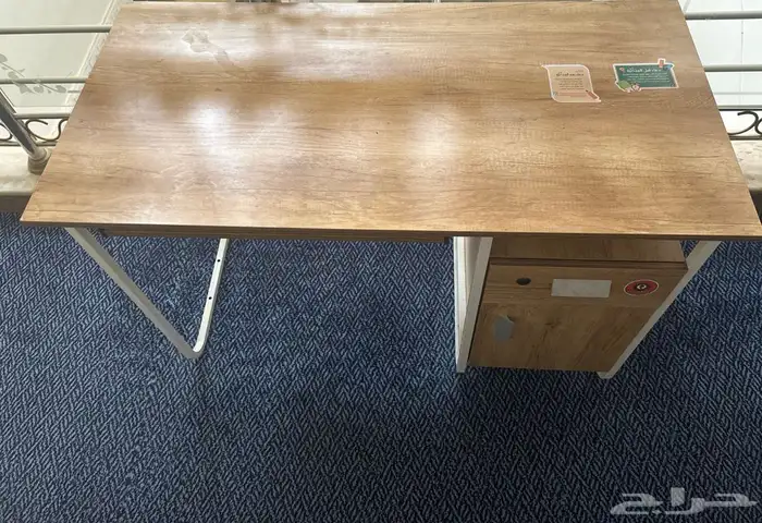 طاوله مكتبيه للبيع شبه جديده 0