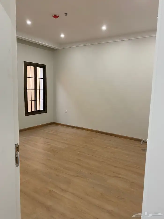 شقه للايجار في حي الحمراء 9