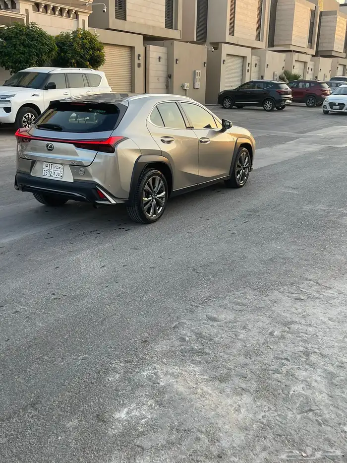 لكزس UX2021 F SPORTS 11