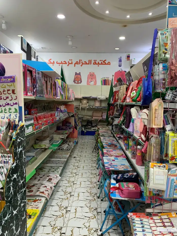 مكتبة كاملة متكامله للبيع لعدم التفرغ 3