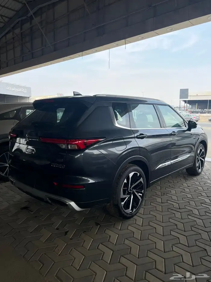 ميتسوبيشي اوتلاندر 2025 بريميوم فل كامل 3