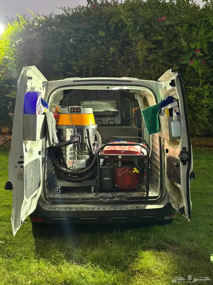 رينو دوكر مجهز مغسلة سيارات متنقلة 3