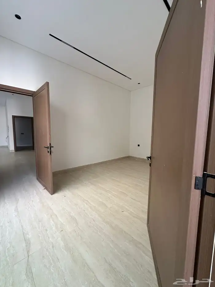 للبيع فلة دبلوكس مساحة 250 متر 16