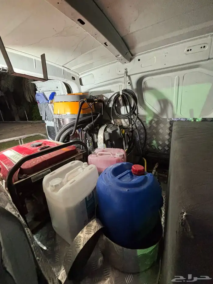 رينو دوكر مجهز مغسلة سيارات متنقلة 4