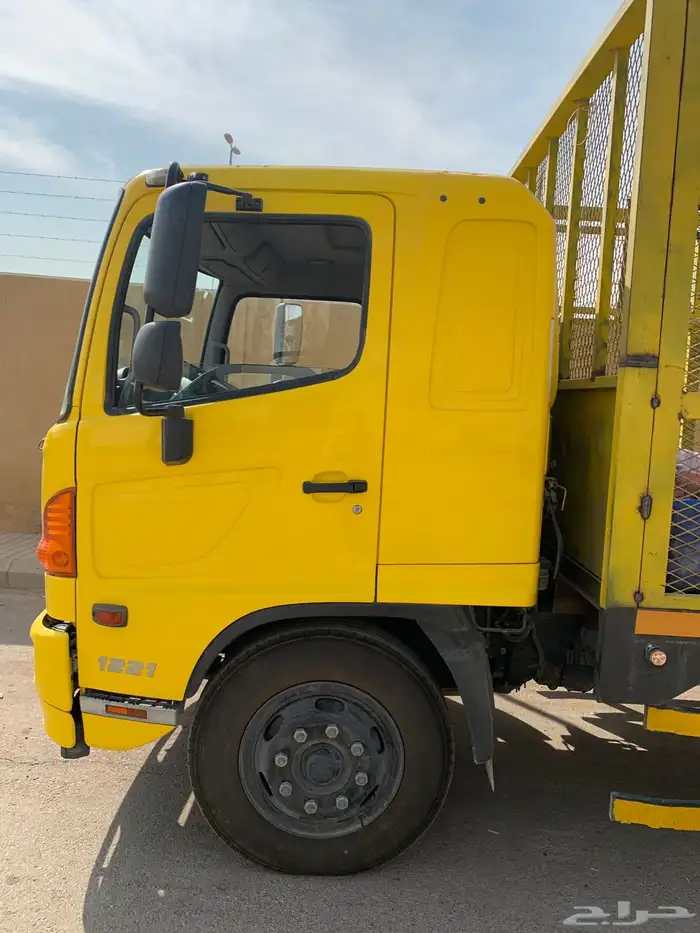 لوري هينو 2022 4