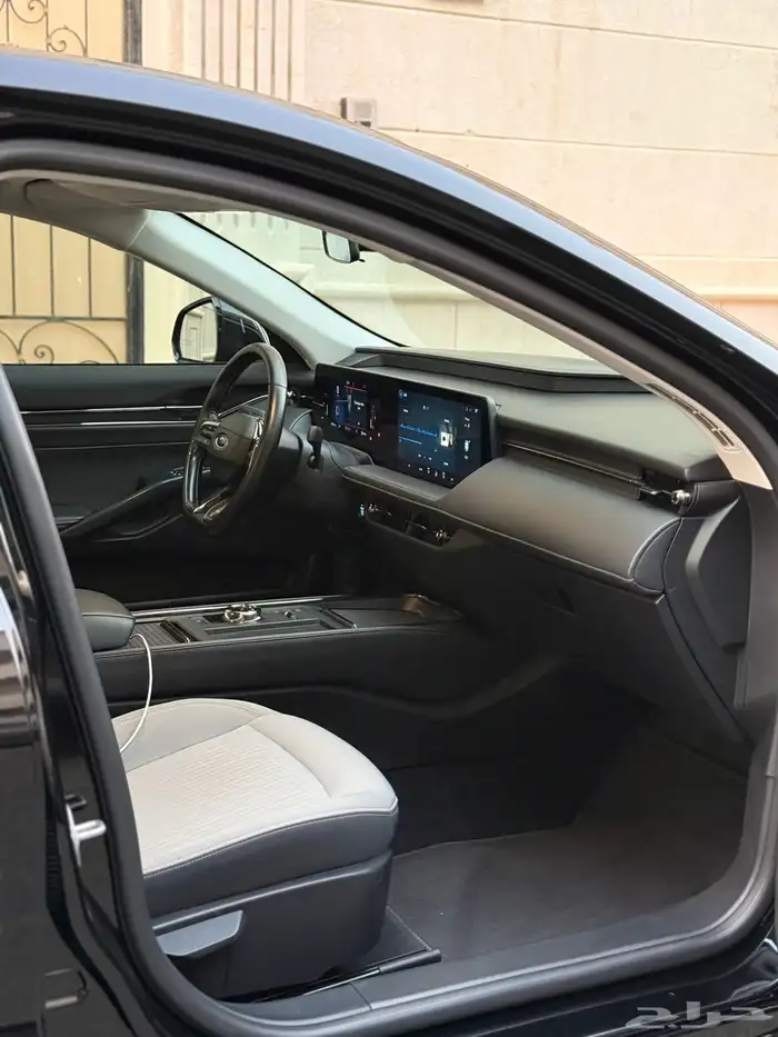 فورد توروس 2023 اللون اسود 8