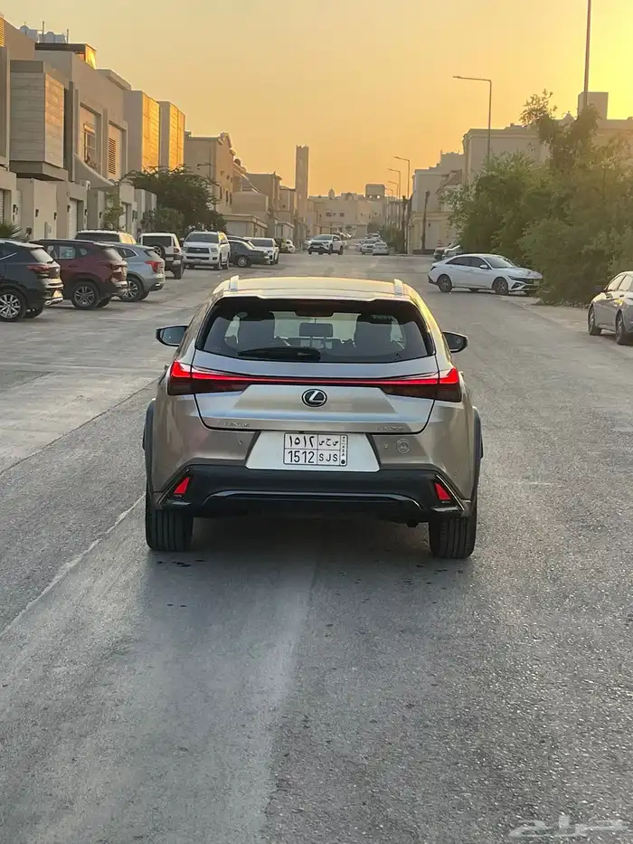 لكزس UX2021 F SPORTS 6