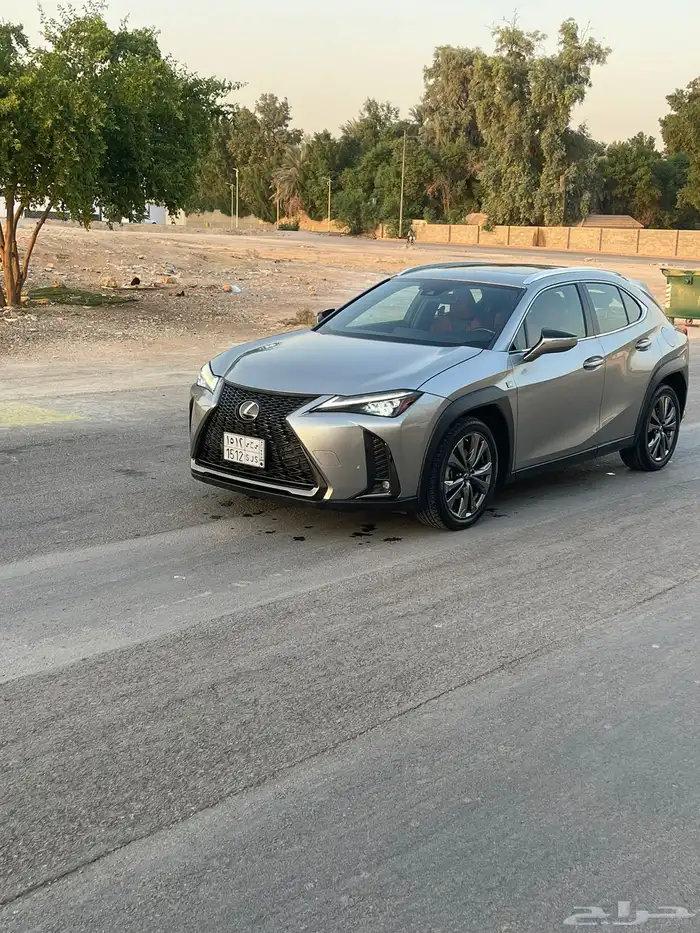 لكزس UX2021 F SPORTS 3