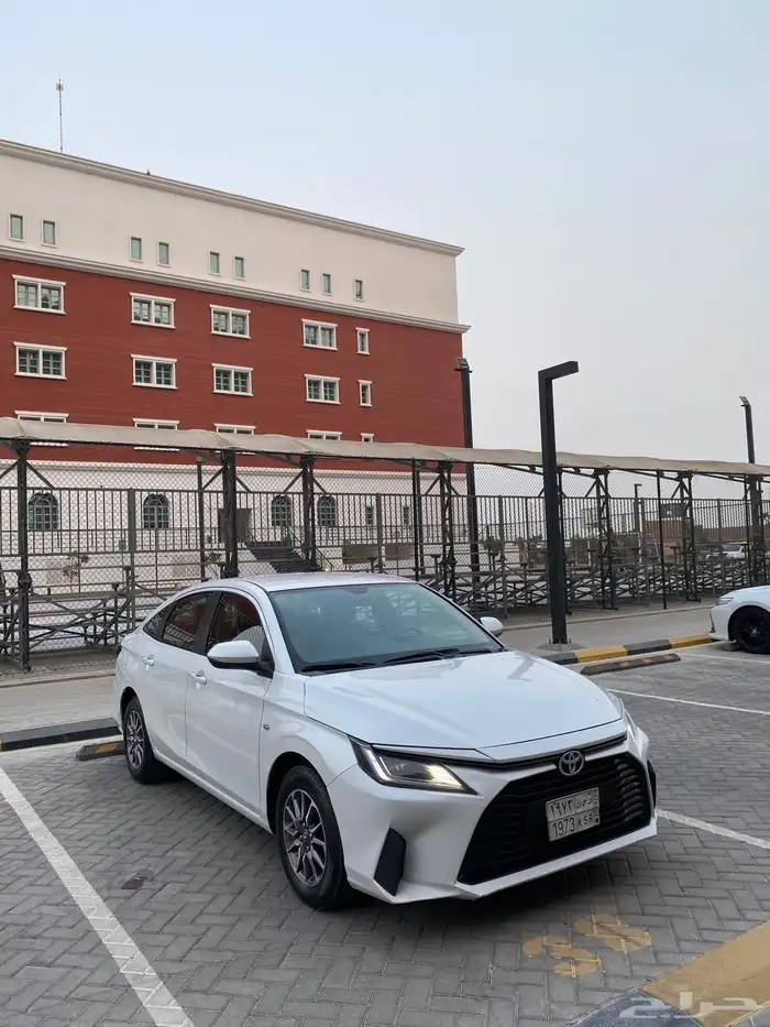 للبيع تويواتا يارس مديل 2023 6