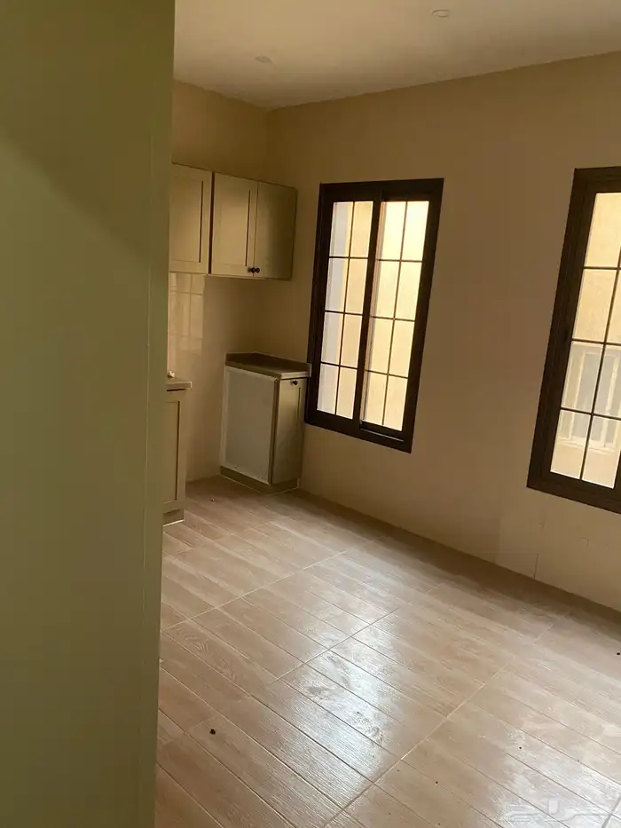 شقه للايجار في حي الحمراء 4