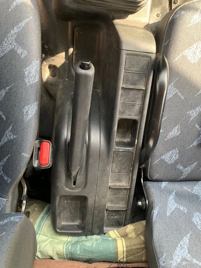 لوري هينو 2022 20