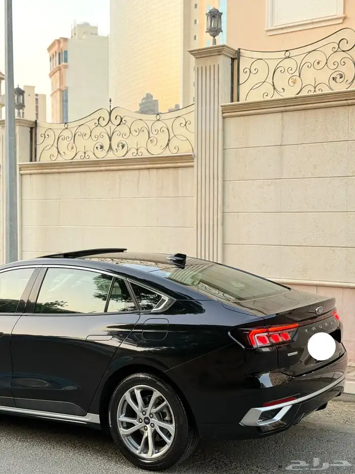 فورد توروس 2023 اللون اسود 3