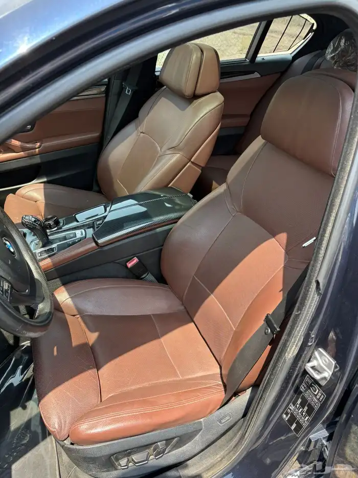 BMW 550i فئة نادرة موديل 2012 6