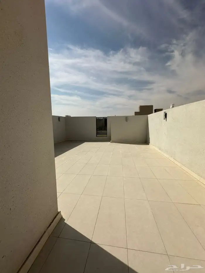 للبيع فلة دبلوكس مساحة 250 متر 14