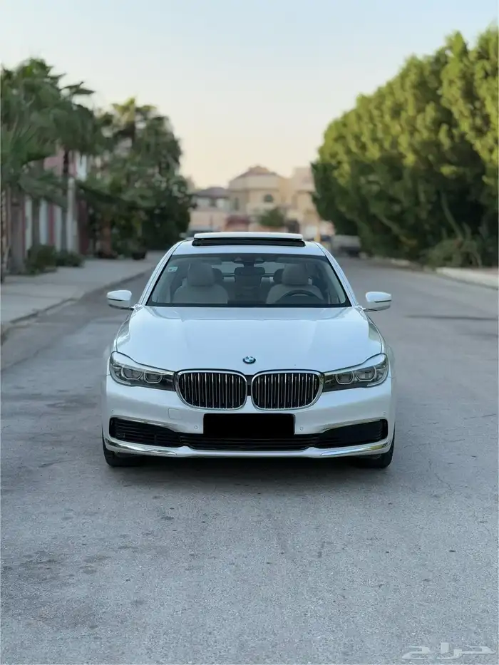 للبيع بي ام دبليو 740Li فل كامل 0