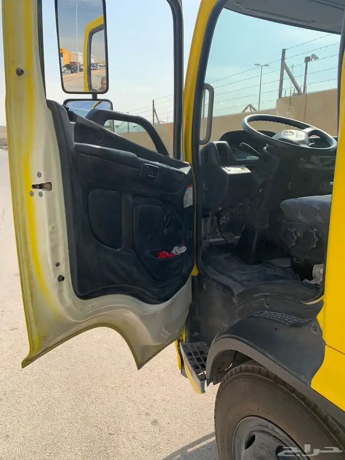 لوري هينو 2022 15