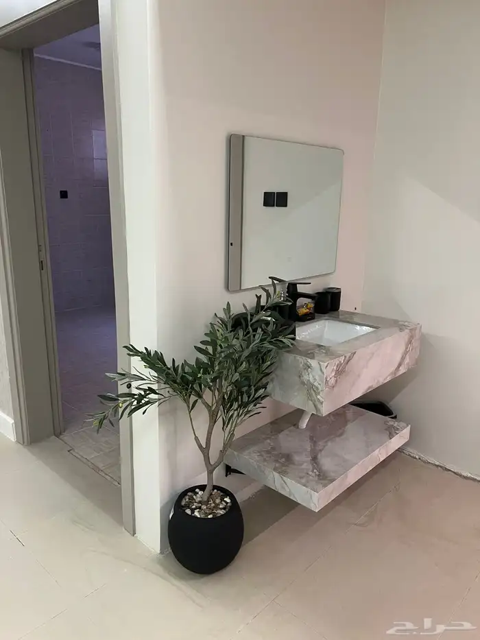 للبيع شقة بحي الريان 4