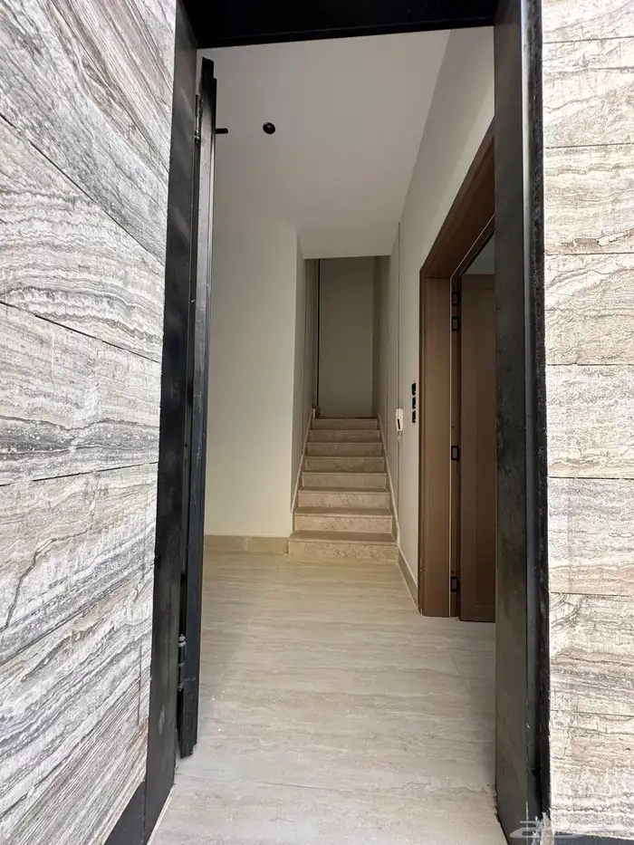 للبيع فلة دبلوكس مساحة 250 متر 31