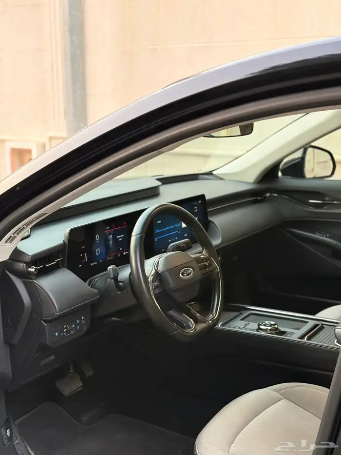 فورد توروس 2023 اللون اسود 9