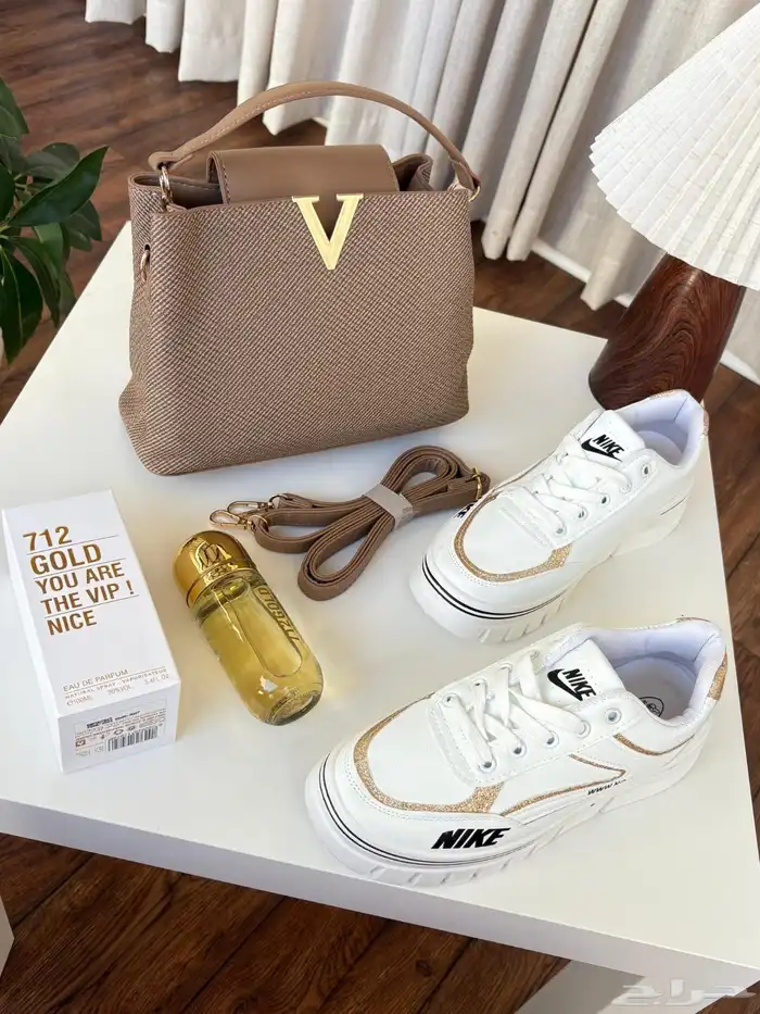 اطقم هدايا فخمه شنطه وشوز والسعر لفتره محدوده 1