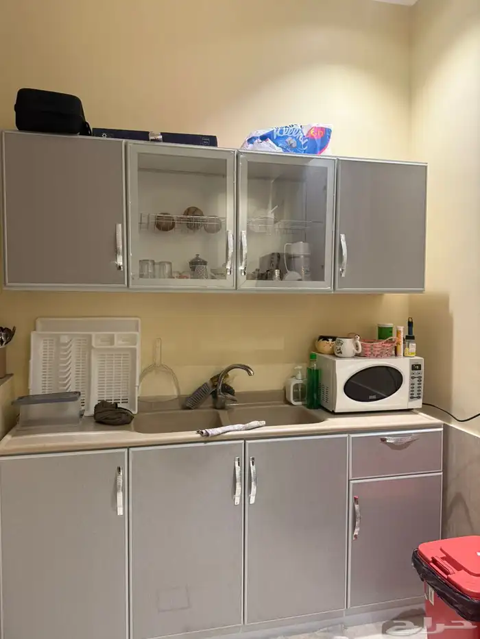 طقم كنب من 4 قطع   طاولة تلفزيون   ومطبخ صغير 4