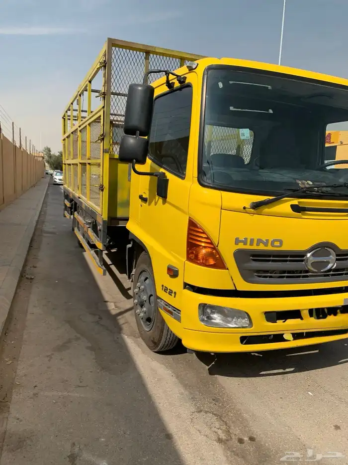 لوري هينو 2022 3