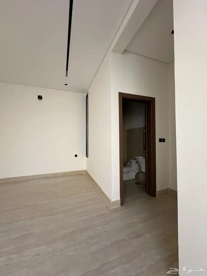 للبيع فلة دبلوكس مساحة 250 متر 23