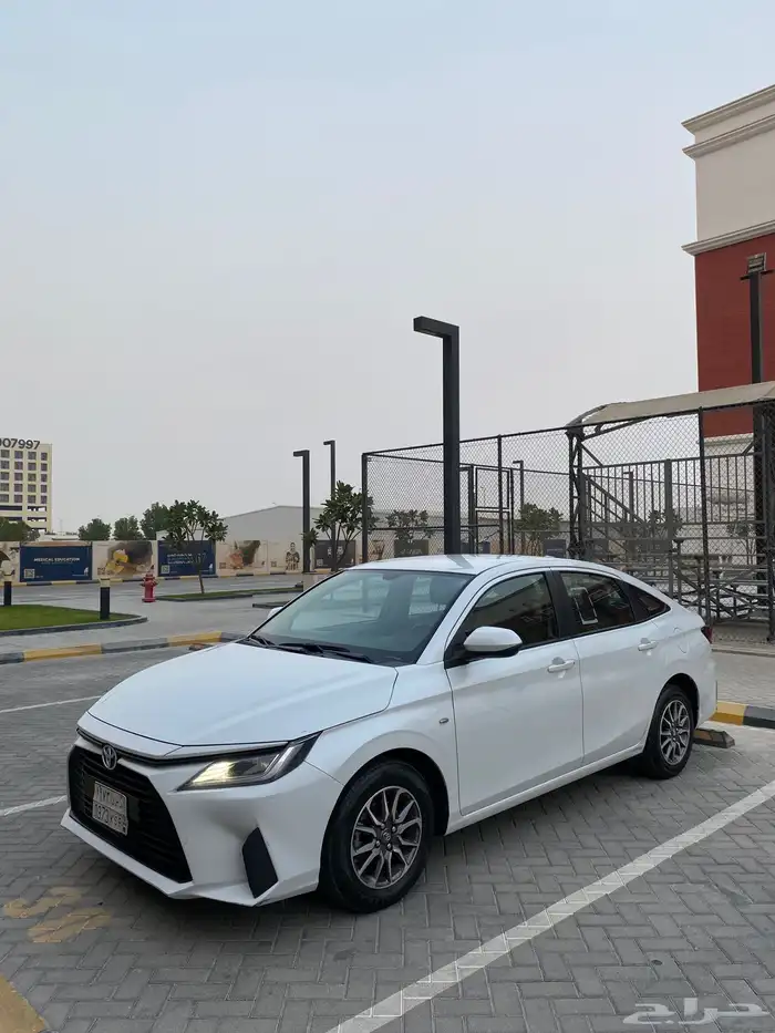 للبيع تويواتا يارس مديل 2023 4