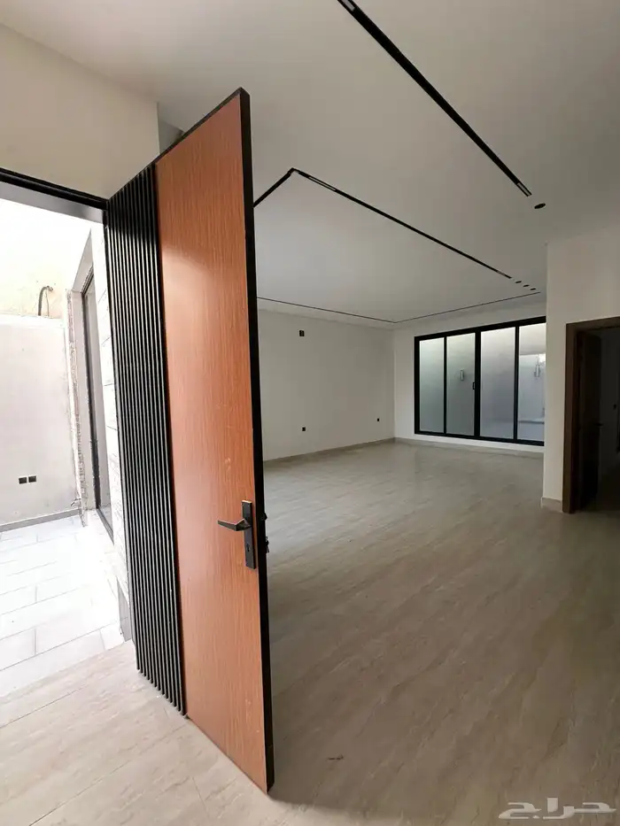 للبيع فلة دبلوكس مساحة 250 متر 15