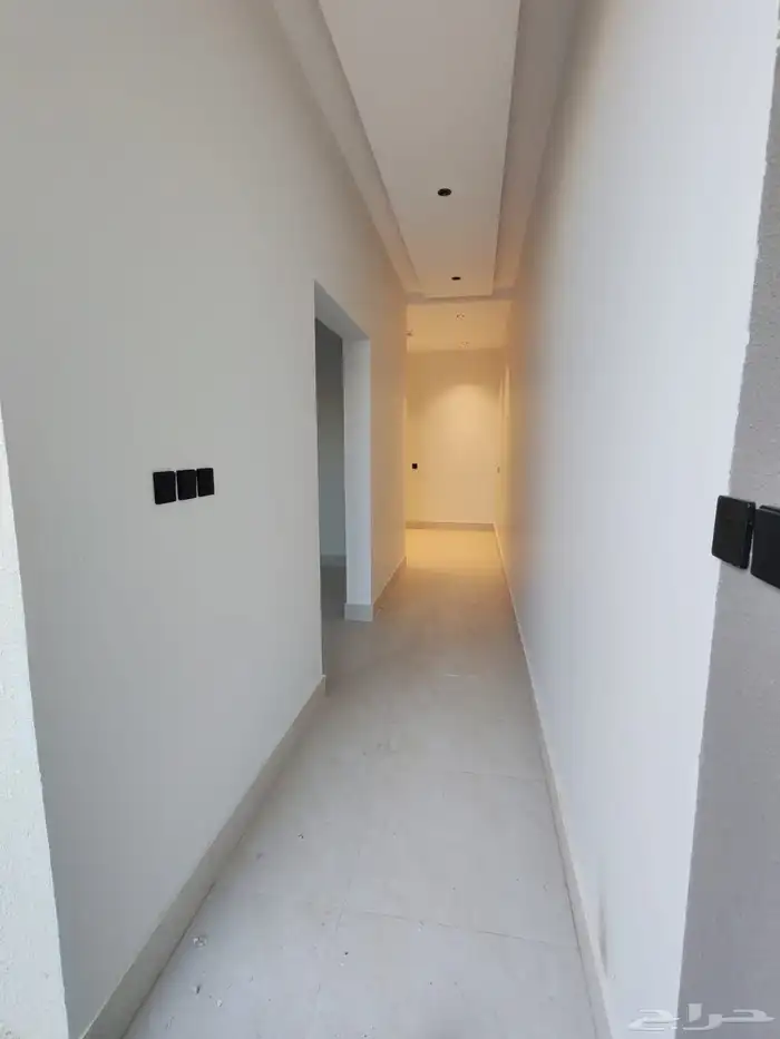 للبيع شقق تمليك علوي مع ملحق في السطح في حي حسام با الخميس 17