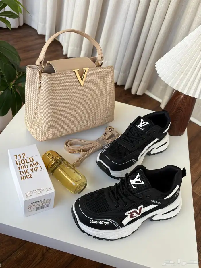 اطقم هدايا فخمه شنطه وشوز والسعر لفتره محدوده 2