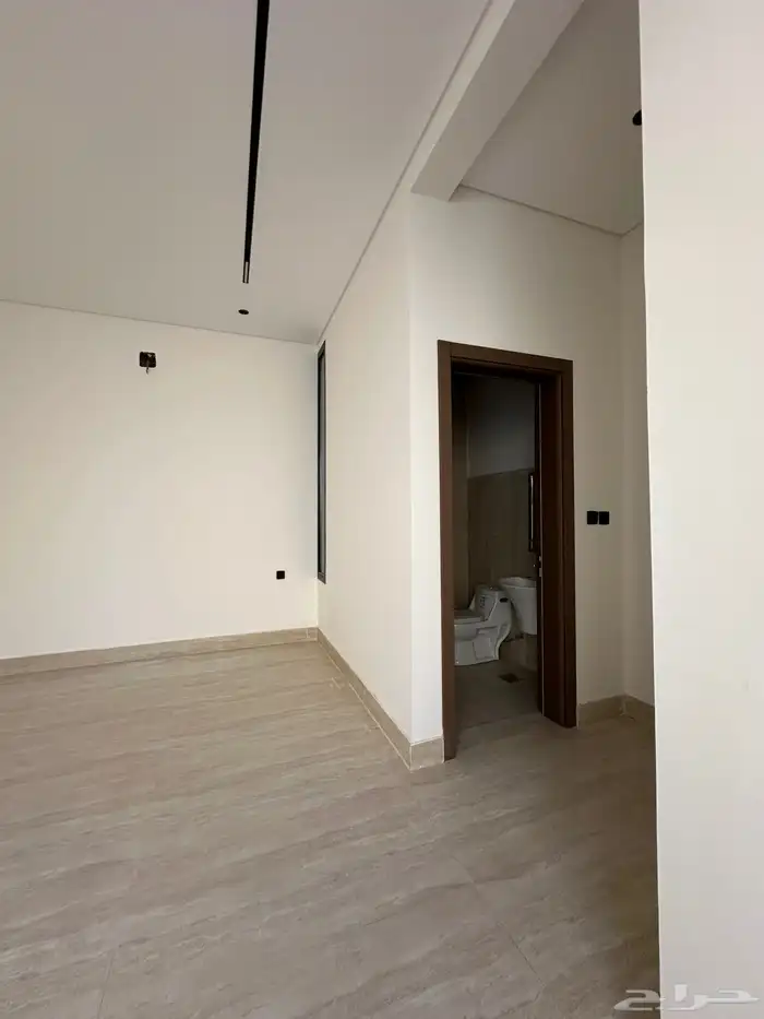 للبيع فلة دبلوكس مساحة 250 متر 18