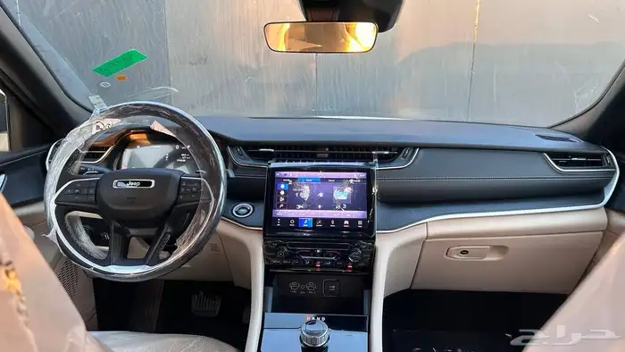 جيب جراند شيروكي لاريدو 2025 لدى شركة عبدالمجيد الخضر 11