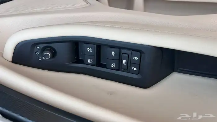 جيب جراند شيروكي لاريدو 2025 لدى شركة عبدالمجيد الخضر 14