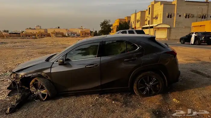 لكزس UX 2021 مصدوم 0